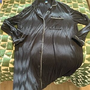 Old Navy Black Long Sleeve nightgown knee length